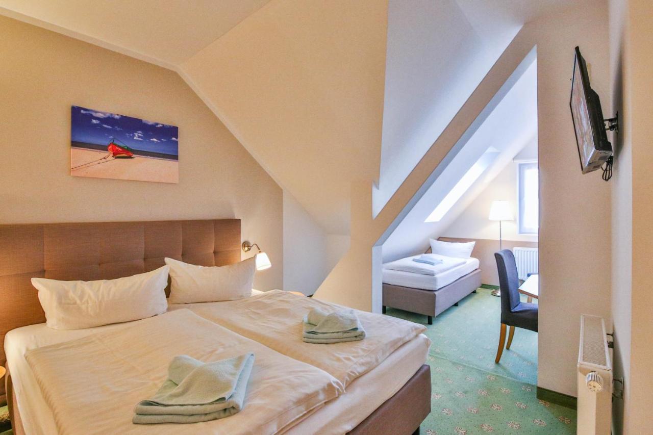 Hotel Und Restaurant "Zur Zwiebel" Peenemunde Eksteriør billede