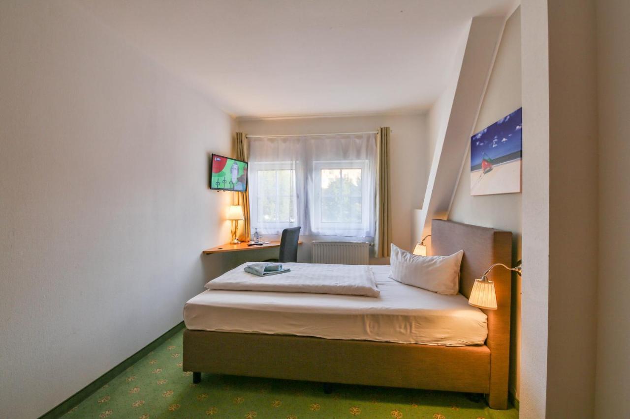 Hotel Und Restaurant "Zur Zwiebel" Peenemunde Eksteriør billede